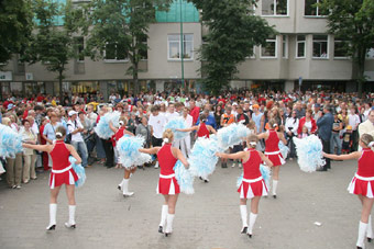 Праздник начинается